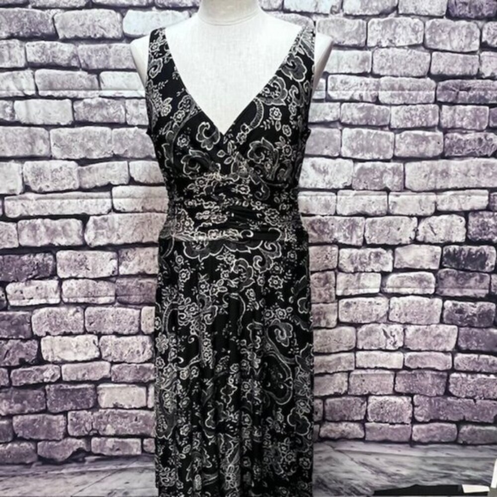 R&K Black Paisley V-Neck Sleeveless Dress